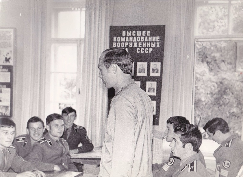 Ком.собрание во взводе. 1975 г.