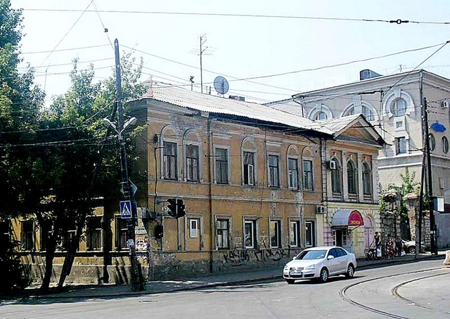 В этом доме № 65 по ул. Заводской (ныне - Венцека, 67) находилось в Самаре в 1919 году возглавляемое Карбышевым Управление 6-го военно-полевого строительства Восточного фронта