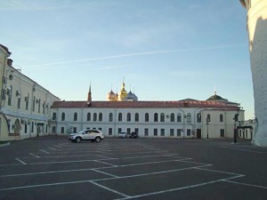 Здание Института истории до революции 1917 года принадлежало Казанской епархии. В нем размещалась архиерейская консистория. Фото wikimapia.org