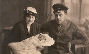 Казанский татарин Абдулхамид Апанаев и его супруга - польская татарка Софья Радецкая и их сын Надир