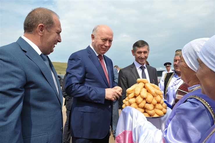 BD183532-UwBBAFYAIA740