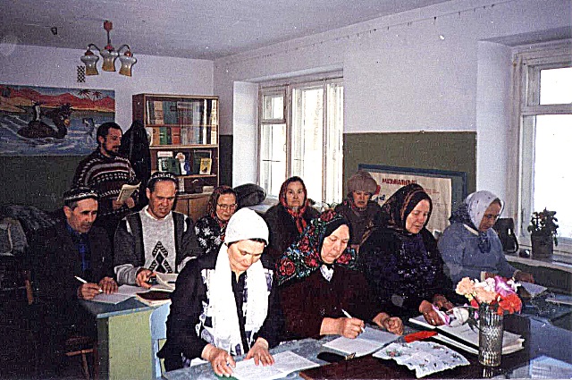 В качестве слушателя на первом занятии по арабской графике и основам ислама. Преподаватель - хазрат А.Садыков, 23.02.97 г.