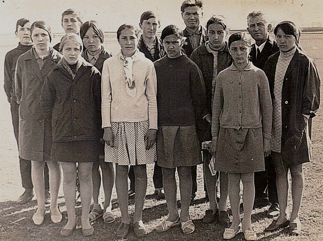 С первыми десятиклассниками школы.