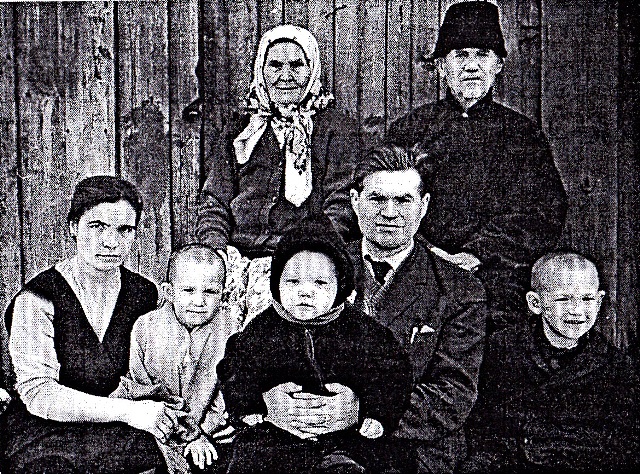 С родителями, женой и детьми, середина 60-х годов.