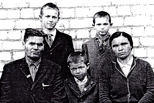 С супругой и сыновьями, 1969 год.