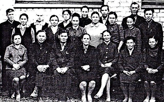 С учителями школы, 1974 год.