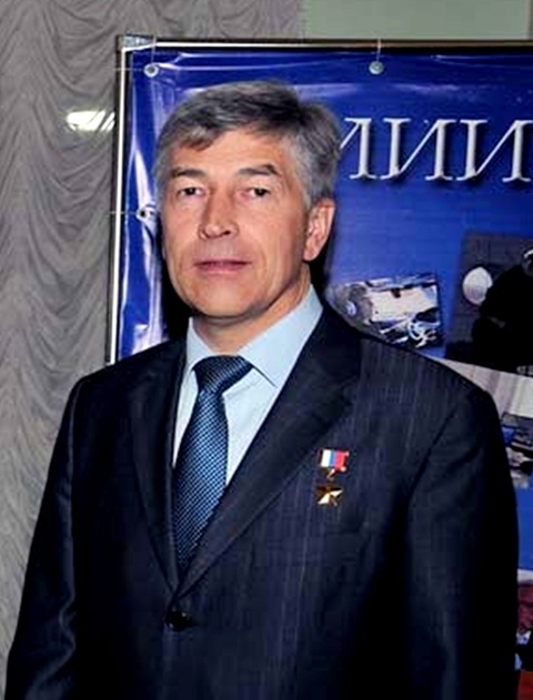 Мухаметгареев В.М._У стенда ЛИИ