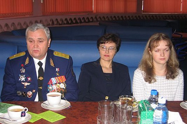 С женой и дочкой на встрече татарской общественности, Санкт-Петербург, 2005 год