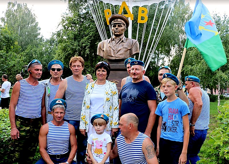На открытии бюста Маргелова В.Ф., Лениногорск, 2018 год