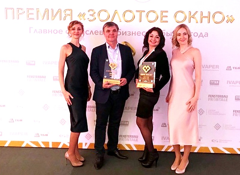 С призами премии «Золотое окно 2017»_2