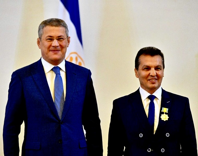Врио Главы РБ Хабиров Р.Ф. только что вручил Габдуллину орден «За заслуги перед Республикой Башкортостан», Уфа, 2019 год