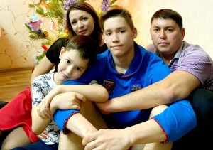 Рөстәм гаиләсе белән1