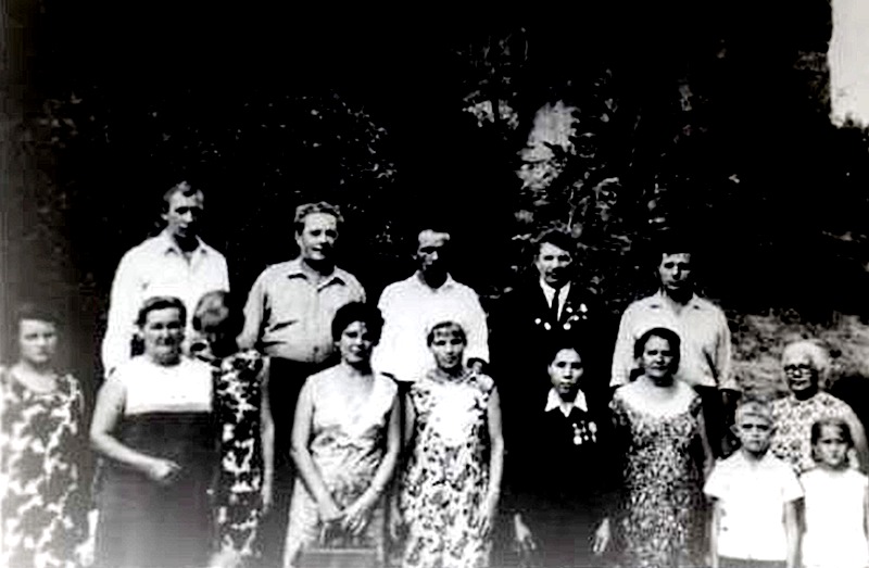 С односельчанами
