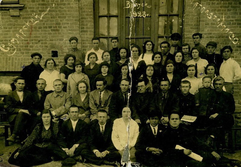 Выпускники татаро-башкирского педтехникума с преподавателями, Самара, 1928 год. Заляй - 3-й слева во 2-м ряду снизу