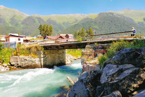 bridge-over-the-bolshoi-zelenchuk-river-in-arkhyz-kopiya