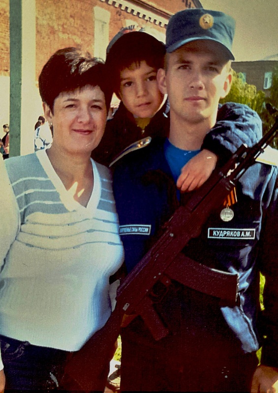 С мамой и братом после принятия присяги, 2014 год