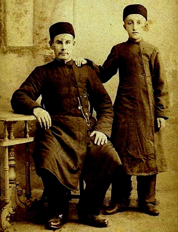 С отцом, Уральск, 1890-е годы